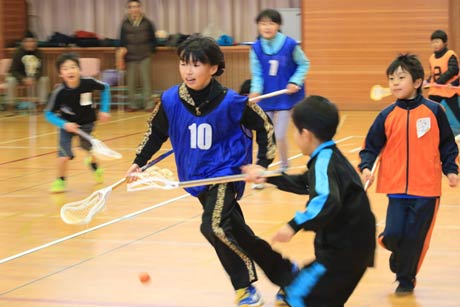 旧荒沢小で第1回ラクロス体験会