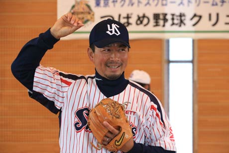 つばめ野球クリニックで指導に訪れた館山投手