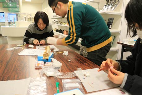 燕三条Wingのオーブン粘土を使ったオリジナルのマグネット作り