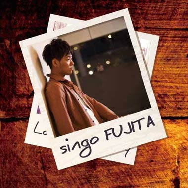 ライブ演奏を行うソロギタリスト藤田伸吾さん