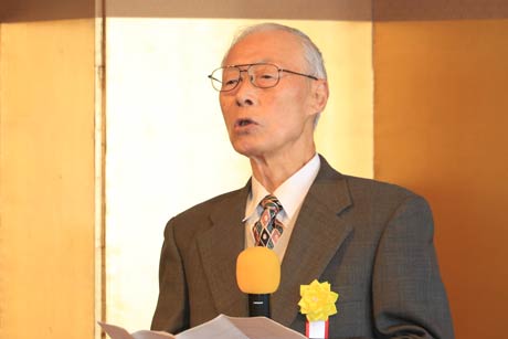 あいさつする川崎会長