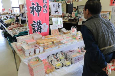 初めて天神講菓子を扱っている「いわむろや」の特設コーナー