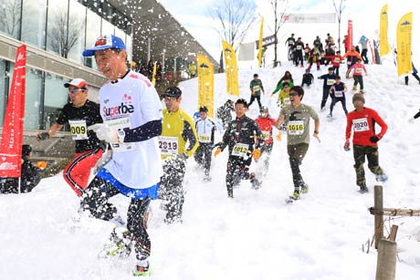 「WINTER TRAIL GAMES～越後雪獅子祭～」スノーシューカップ三条大会のスタート