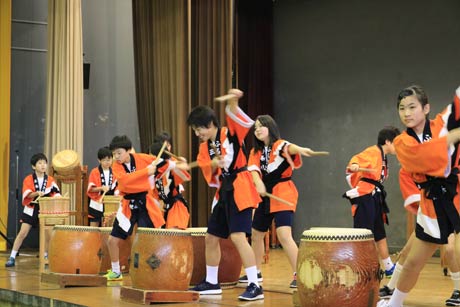 三条小ふるさとクラブの児童による太鼓演奏