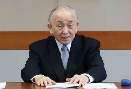 記者会見で加茂市の平成28年度当初予算案の概要を発表する小池市長