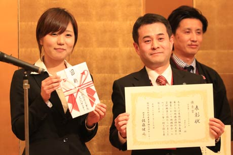  優秀賞の「寺子屋つばさ100km徒歩の旅」（代表者　嘉瀬一洋さん）