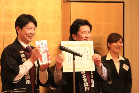 優秀賞の高校生ラーメン長岡選手権（代表者　長岡商工会議所青年部・加藤武代表）