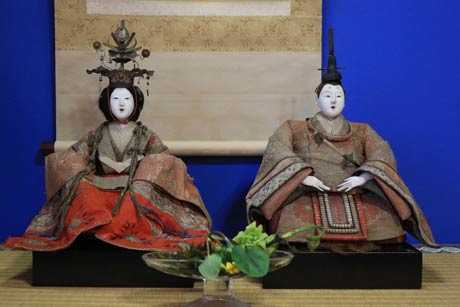  無匠庵に展示するひな人形で最も古い江戸末期の古今雛