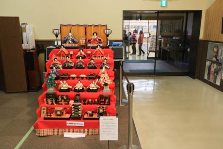 「岩室温泉ひなめぐり」で新潟市岩室観光施設「いわむろや」のひな人形の展示
