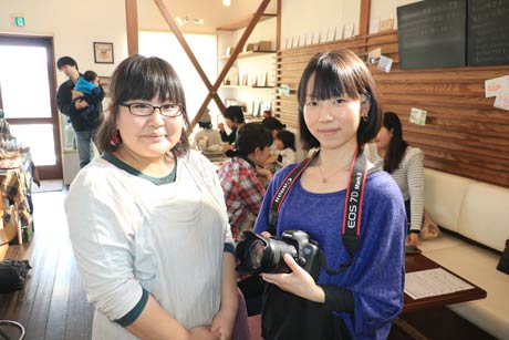 「HAPPY LIFE CAFE」で「Discovery Cafe」を開いた木津さん(左)と斉藤さん