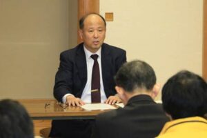 弥彦村が初めて全役場職員を対象に西蒲署長を講師に防犯意識高揚の講演会
