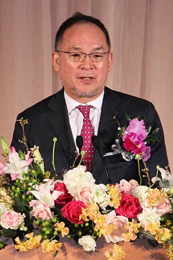 あいさつするスノーピーク代表取締役の山井氏