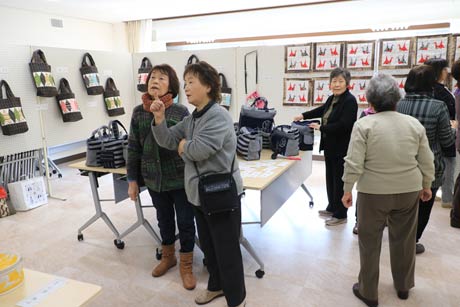 市民教養講座フェスティバル2016に向けて前日の展示作業