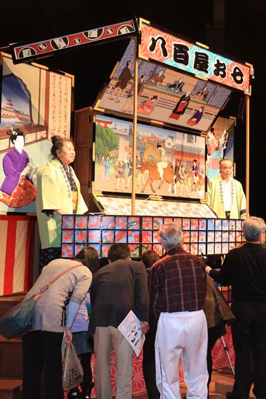 「のぞきからくり保存伝承活性化からくり応援団プレ大道芸フェスティバル」で「八百屋お七」ののぞきからくり