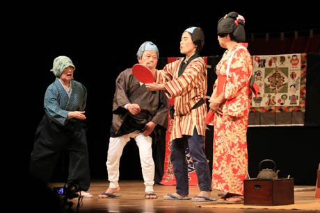 月潟おはなしの会が「初めて見る鏡」