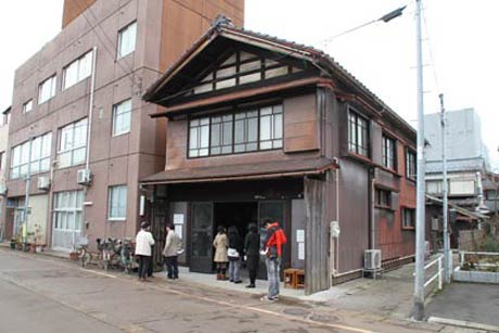 「Craftsmen's Inn KAJI」