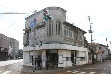 燕三条トライクとして生まれ変わった旧外山虎松商店