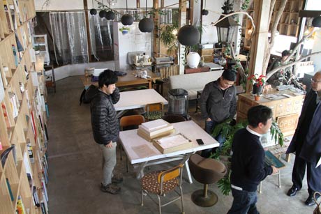 外山虎松商店のころが思いだせないほど大規模なリノベーションが施された1階