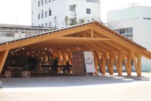 26日オープンする三条市のまちなか交流広場「ステージえんがわ」