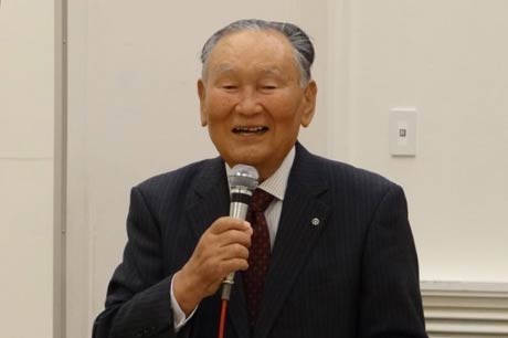 あいさつする中條さん