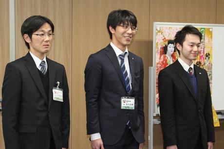 左から八子さん、滝沢さん、竹田さん