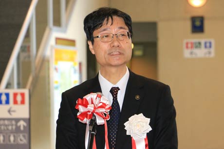 燕三条地場産業振興センター理事長の鈴木燕市長