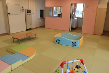 附属保育園「たんぽぽ」の0歳児の部屋