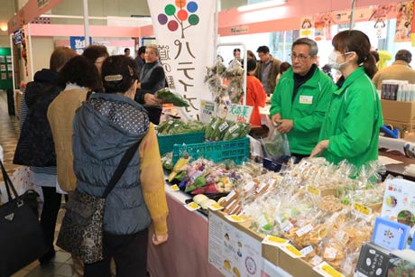 燕三条地場産業振興センターで開かれている「にいがた道の駅フェスタ」