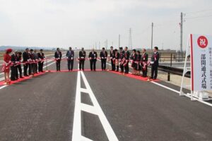 国道403号　三条北バイパスの一部開通でテープカット