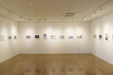  10日まで「ギャラリーみつけ」で開かれている写真展「フユノキセキ」