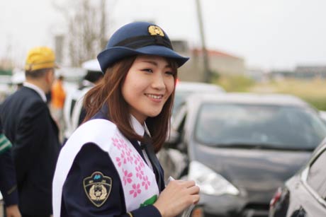あこがれいただけに制服姿がしっくりの霜鳥さん