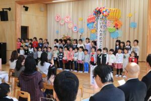 燕こども園の開園式と入園式