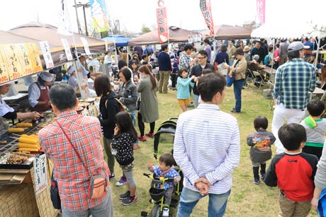 ■ 燕市交通公園と燕市児童研修館「こどもの森」を会場に開かれている「さくらフェス」