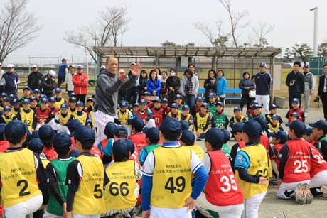 東京ヤクルトスワローズOB選手による燕市内の小学生を対象とした野球教室「つばめ野球教室