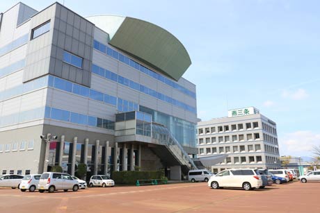 一般財団法人から公益財団法人に移行した燕三条地場産業振興センター