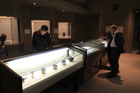 燕市産業史料館で開かれている玉川堂創業二百周年展