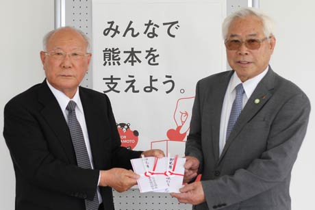 燕市厚生福祉事業協同組合「味彩燕」の青柳理事長(左) と燕市社会福祉協議会の山岡会長