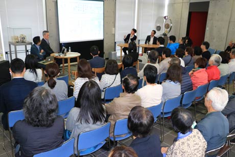 「玉川堂創業二百周年展」の関連イベントとして燕市産業史料館で開かれた「アニバーサリーイヤー伝統三社トークショー」