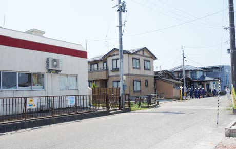 左の建物がふじの木保育園