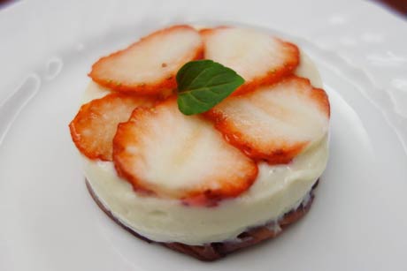 赤ワイン車麩苺のショートケーキ