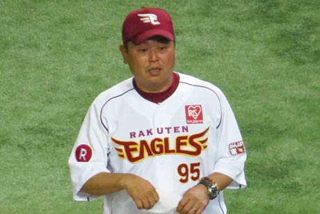 トークショーを行うデーブ大久保さん