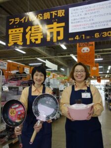 6月30日まで「フライパン&鍋下取り買得市」を開いている燕三条ファクトリーアウトレットショップ「ストックバスターズ」