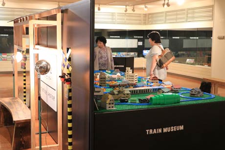 長岡市栃尾文化センターで開かれている「トレインミュージアム」