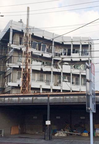 倒壊の恐れがある宇土市役所