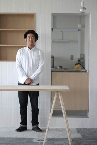 店舗改装中のオーナーの本間さん