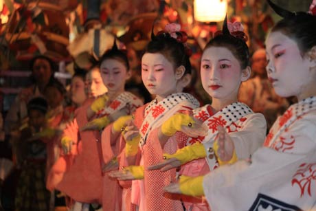  横町万灯組が戸隠神社で下座