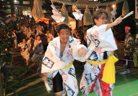 横町万灯組の舞い込み