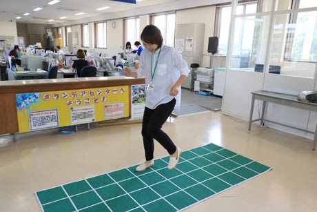 スクエアステップの指導者の資格を取得した燕市社会福祉協議会一?福祉課の今井さん