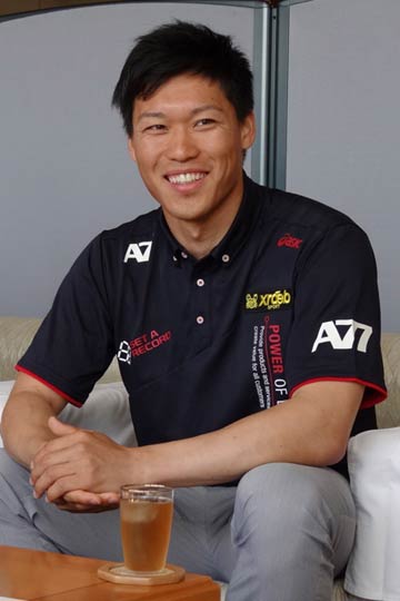 三条市長を表敬訪問した日本人初のアルペンスキー世界一を目指す三条市在住のアルペンスキーレーサー須貝龍さん