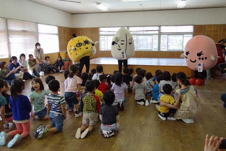 JAにいがた南蒲のキャラクター「なんかん育ち」の梨之助、飯太郎、桃子が登場